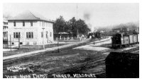 Frisco Depot Thayer, MO 1910.jpg
