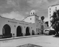 Brownsville Missouri Pacific Station With Trailways Bus.JPG