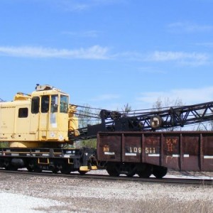 slsf gondola and bn crane springfield 4-23-09