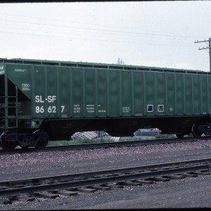 3-bay Covered hopper 86627 (4750 cubic feet) August 1983 - Great Falls, Montana