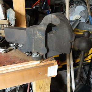 Newburg Frisco shop vise today