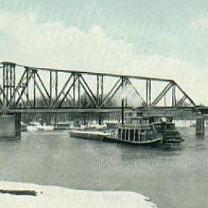 Pocahontas-Bridge-AR-Frisco-old-postcard-with-steamboat-postcard