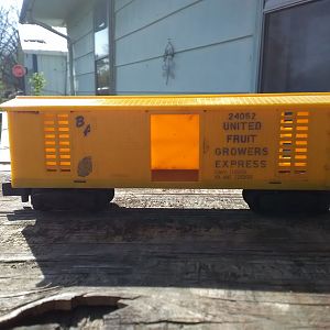 A.F. UFGE Banana boxcar 24052 S gauge