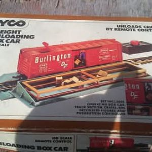 Tyco Freight Unloading Boxcar