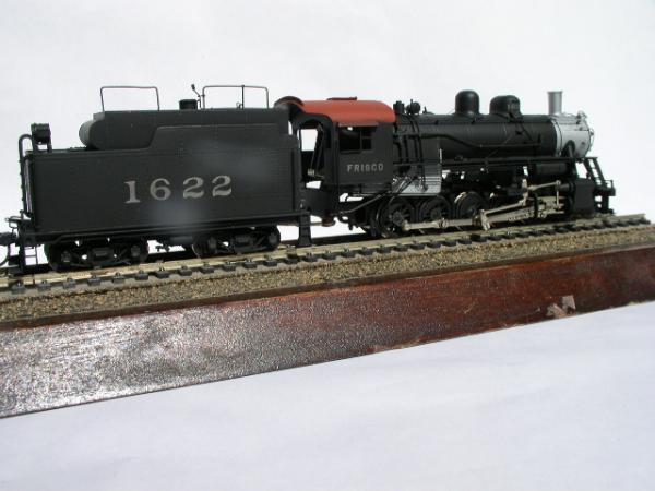 1622's tender modified with a 3,300 gallon oil tank.
