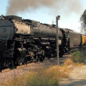 UP3985 arriving at the AMTRAK depot