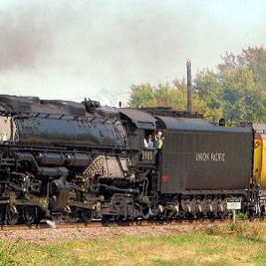 UP3985 passing River Junction