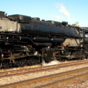 up3985 on display at Sedalia, Engineer Street Crossing 10 9 2010