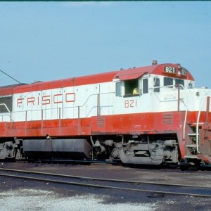 821