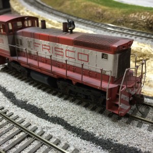 Wx SLSF 3194 ... I darkened and evened the soot on the roof with Bradgon powders, and also applied black and dark rust to the trucks and brake gear.